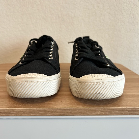 Cariuma Black Canvas Sneakers Size 10 - Picture 8 of 9